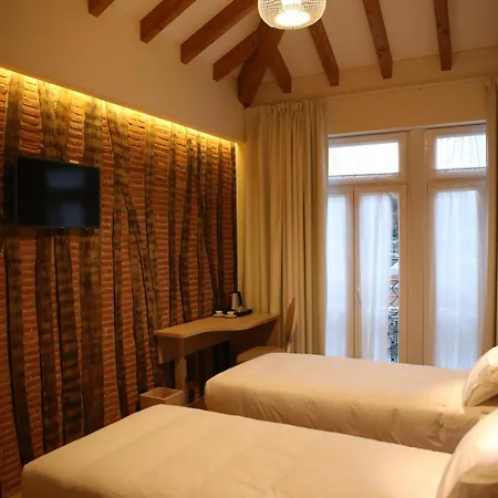 Bed & Breakfast Muralha Charm House