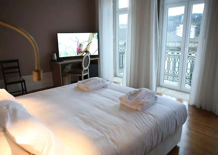 Muralha Charm House Bed & Breakfast 4*