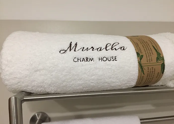 Muralha Charm House Bed & Breakfast 4*