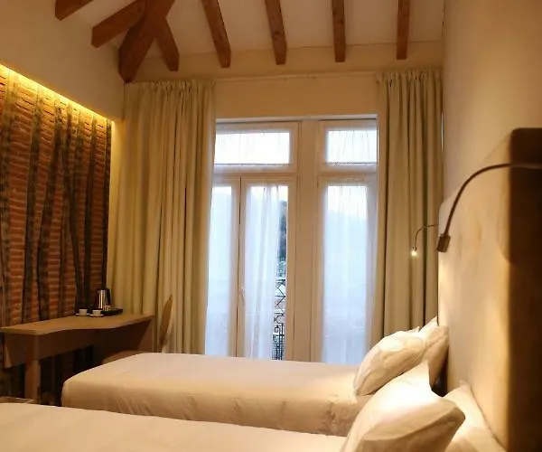 فندق مبيت وإفطار Muralha Charm House 4*