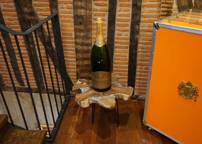 Muralha Charm House Bed & Breakfast 4*