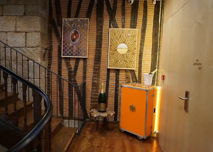 Muralha Charm House Bed & Breakfast 4*