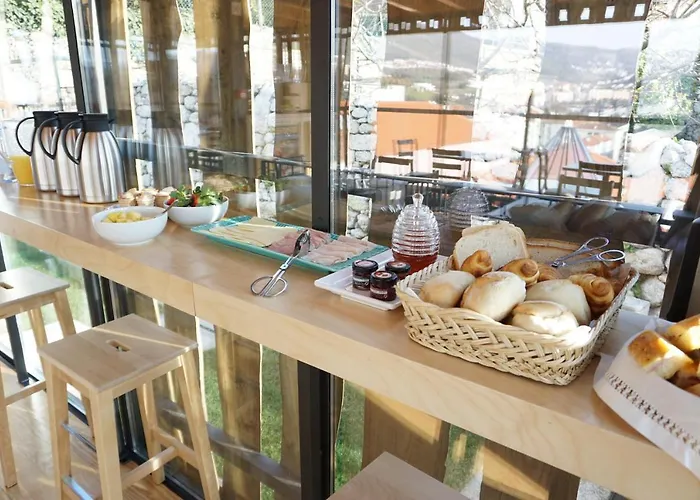 Muralha Charm House Bed & Breakfast 4*